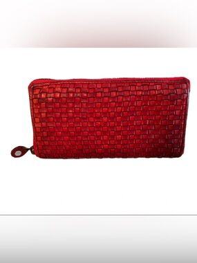 Ashwood D81: Handcrafted Crimson Woven Leather Zip-Around Wallet